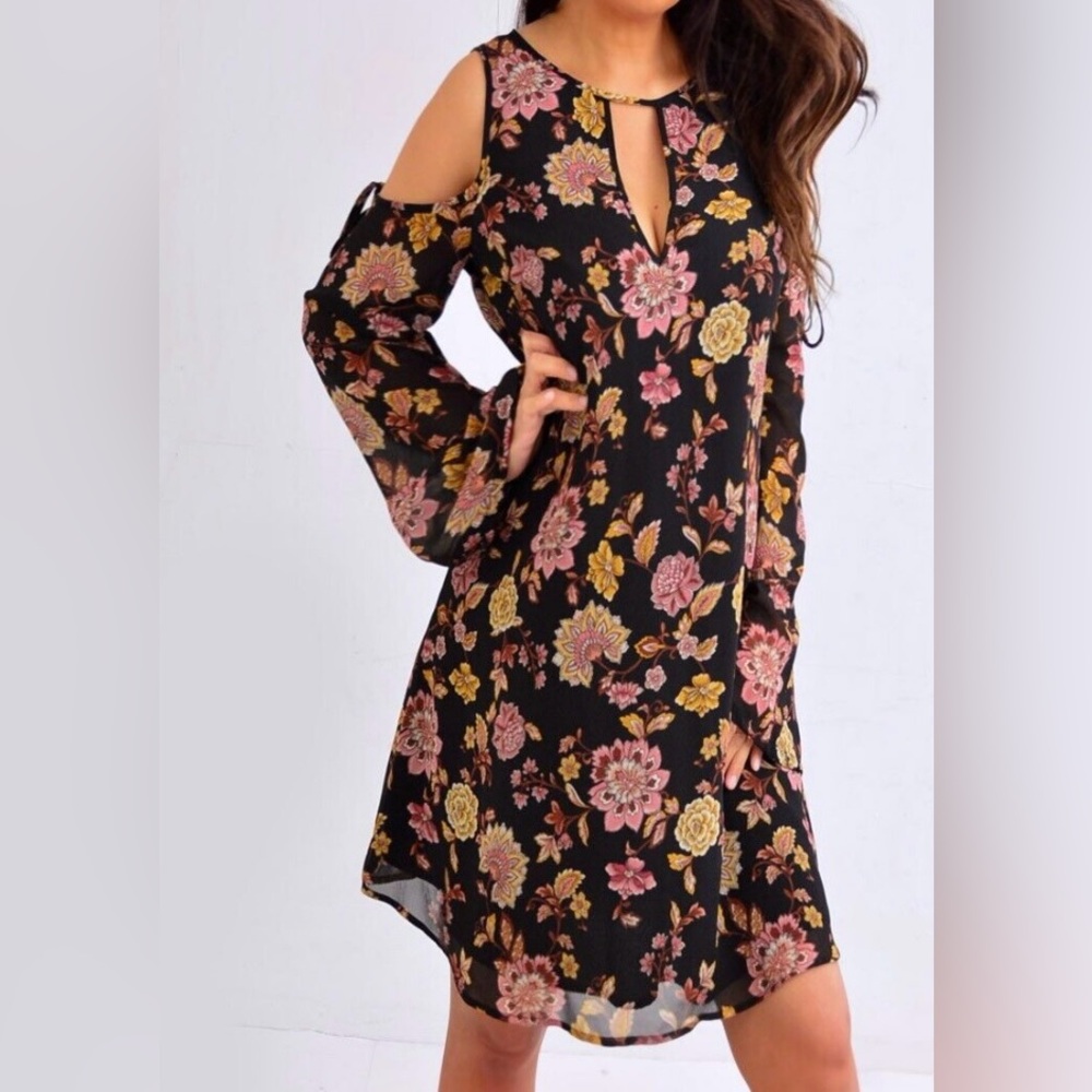 Floral open shoulders long sleeve dress